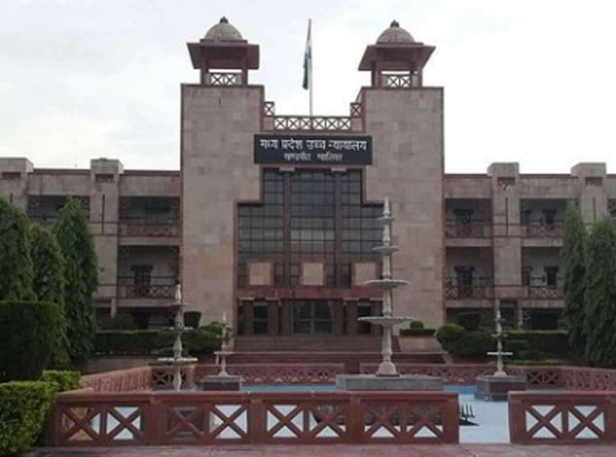 राजनीतिक एजेंट की तरह काम करने वाले कलेक्टर को तत्काल हटाया जाए : एमपी हाईकोर्ट